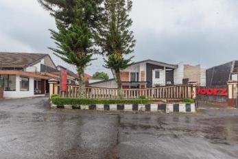 RedDoorz near Taman Kota Lapang Merdeka Sukabumi